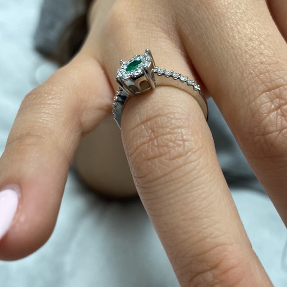 BN Real Colombian Emeral and Diamond Ring - Picture 6 of 14